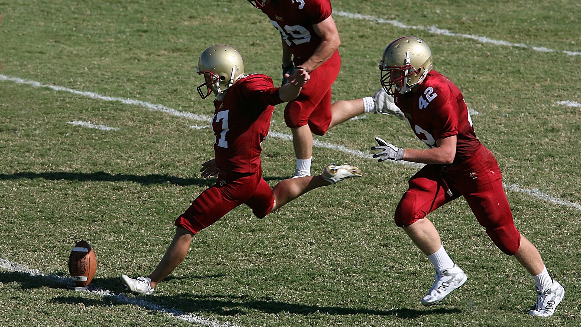 贝林厄姆爆发，伊朗正面击溃那不勒斯，足球版图正在重绘